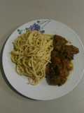 Pecho de res en salsa BBQ y spaghetti en salsa alfredo