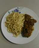 Pecho de res en salsa BBQ y spaghetti en salsa alfredo