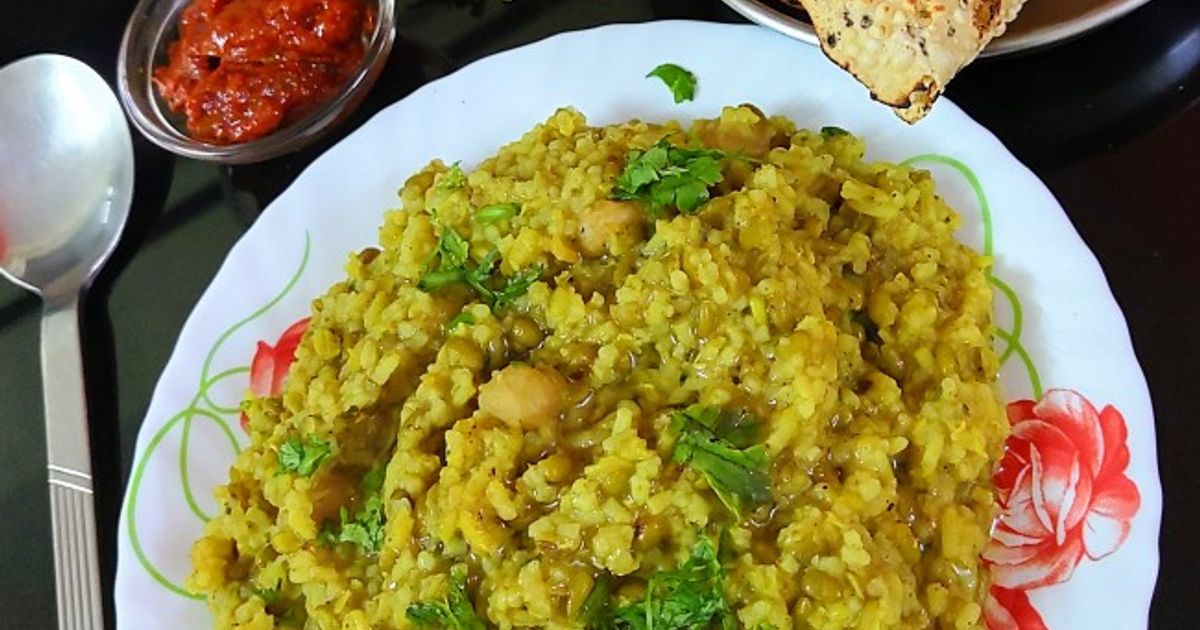 Huggi Hesarubele Huggi (Moongdal Khichadi) Recipe by Suchitra S(Radhika S ...