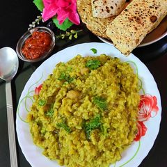 A picture of Hesarubele Huggi (moongdal khichadi).