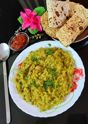 A picture of Hesarubele Huggi (moongdal khichadi).