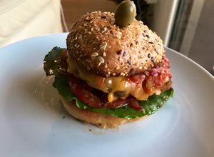 Una foto de Cheese burger Alejo 🍔🧀🍴