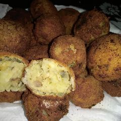 A picture of Potato balls#festive contest nairobieast#authors marathon.