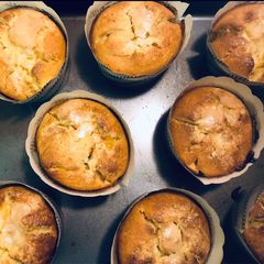 Mini Peach Cakes! 🍑🥧 A picture of Mini Peach Cakes! 🍑🥧.