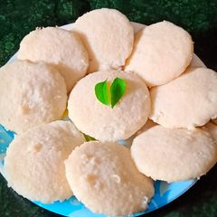 A picture of Idli.