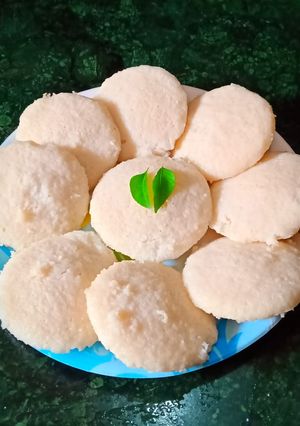 A picture of Idli.