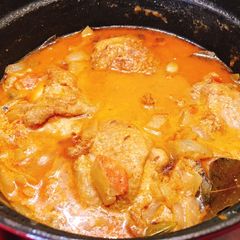 A picture of Chicken Handi.