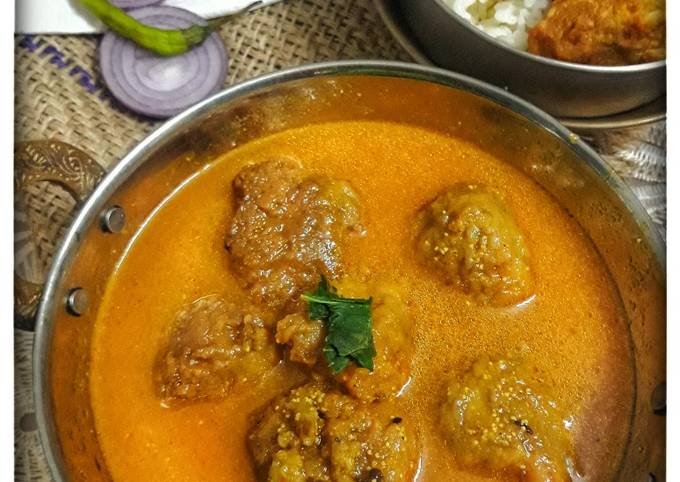 Raw banana kofta curry