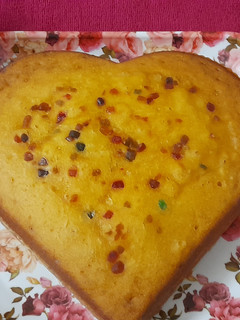 ডিম ছাড়া কাস্টার্ড টুটি ফ্রুটি কেক (Dim Chara custard tutti fruity cake recipe in Bengali) রেসিপির প্রধান ছবি