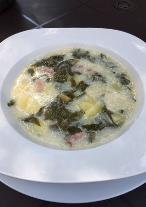 Krumplileves egy kis zölddel recept fotója