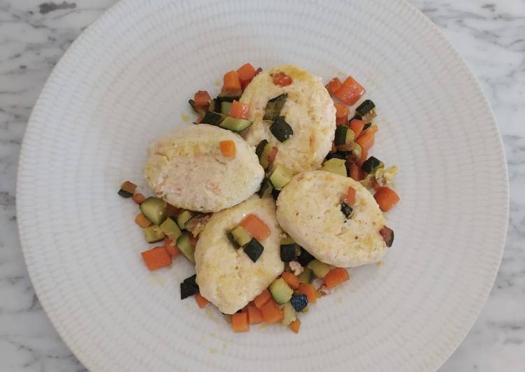 Gnudi al salmone con verdure saltate