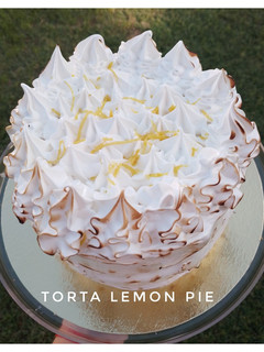 Una foto de Torta lemon pie 🍋