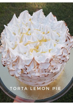 Una foto de Torta lemon pie 🍋