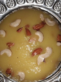 பழைய சாதம் வைத்து நாவில் கரையும் ஹல்வா (Pazhaiya satham halwa recipe in tamil) செய்முறை முக்கிய புகைப்படம்