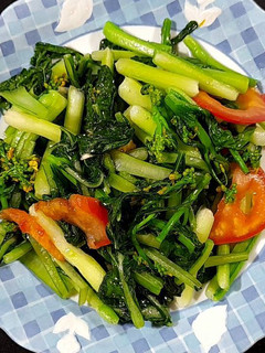 便當配菜-油菜花炒番茄 的食譜成品照片