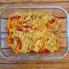 A picture of Singaporean Noodles.
