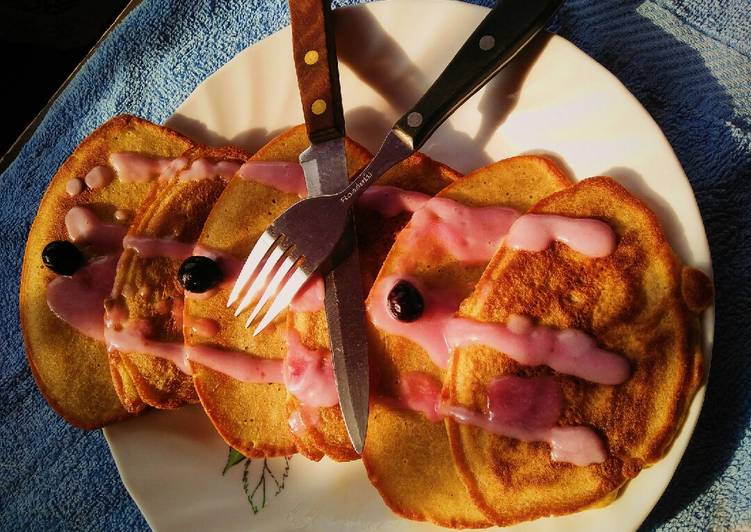 Soufflé pancakes topped with blueberry cream