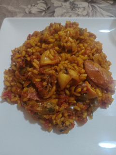Una foto de Arroz con chipirones y mejillones