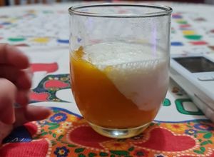 Una foto de Gelatina de mango natural con mousse de yogur 0.0