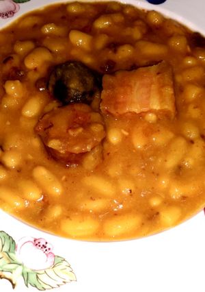 Una foto de Fabada Asturiana receta inventada por mí