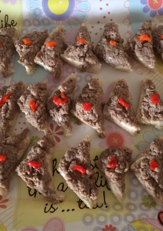 Una foto de Canapés de bistec alemán