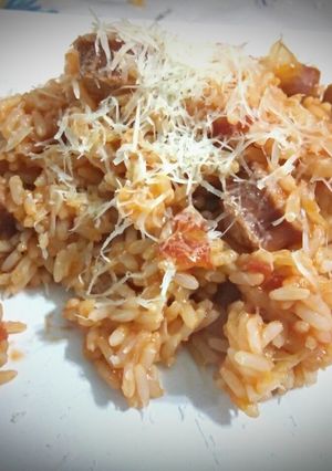 Una foto de Arroz con salchichas