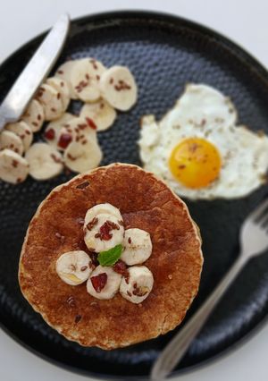 A picture of Wheat Flour/Oats Flour Pancakes.