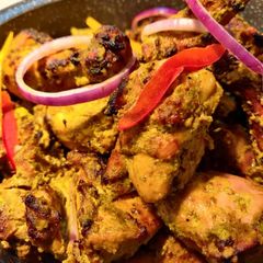 A picture of Tandoori murg peeli mirch tikka.