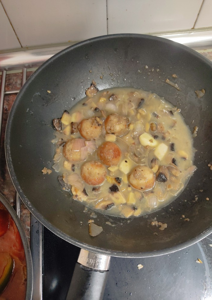 Una foto de Albóndigas con champiñones