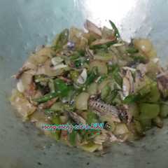 รูปของ Oseng oseng ikan cue dan kikil