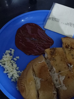 ચીઝ ગાર્લિક બ્રેડ(Cheese garlic bread recipe in gujarati) રેસીપી મુખ્ય ફોટો