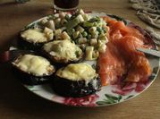 Una foto de salmón al roquefort