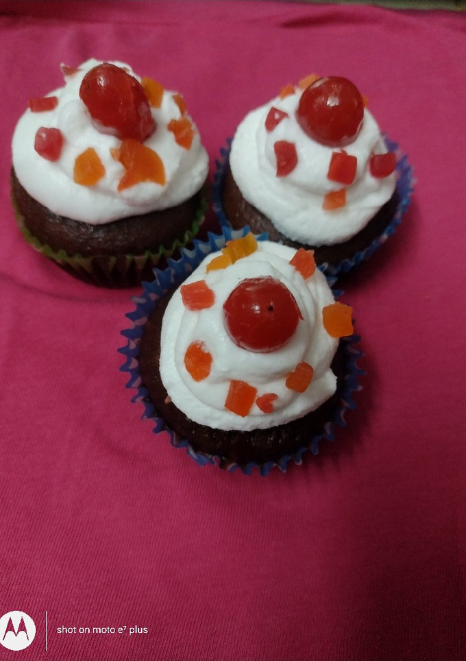 ரெட் வெல்வெட் கப் கேக்🧁🧁🧁 (Red velvet cupcake recipe in tamil) செய்முறை முக்கிய புகைப்படம்