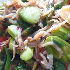 A picture of Tumis pedas teri petai.