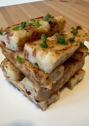 A picture of Chinese White Turnip Cake 中式蘿蔔糕.