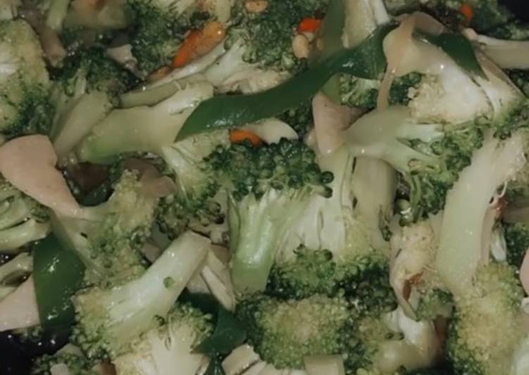 Resep Tumis brokoli ijo gurih yang Lezat