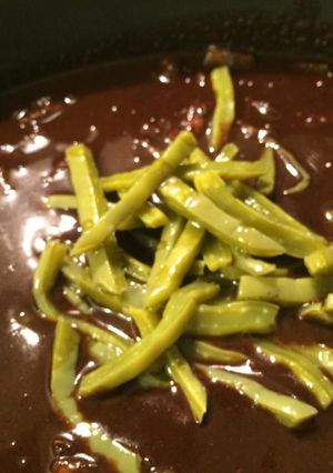 Una foto de Mole con nopales para la ofrenda