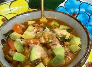 Una foto de Pozole de garbanzos al estilo @jauregrill