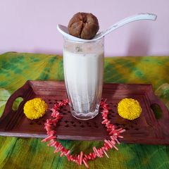 A picture of Chikoo Thandai.