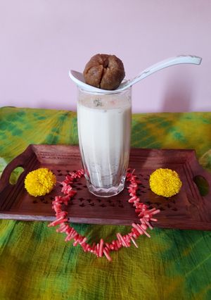 A picture of Chikoo Thandai.