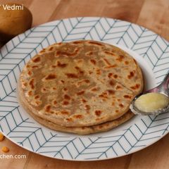 A picture of Puran poli / Vedmi.
