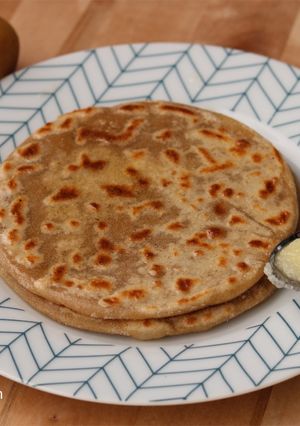 A picture of Puran poli / Vedmi.