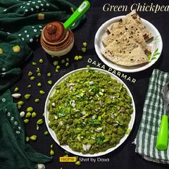 A picture of Green Chickpea Curry / Cholia (Hariyali Chana Masala).