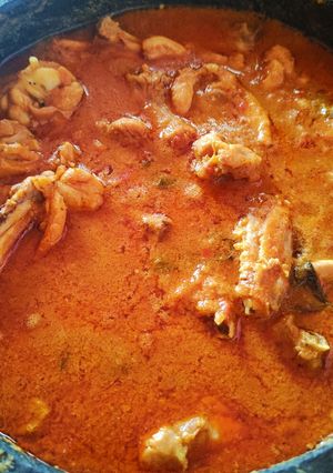 பாய் வீட்டு கோழி குழம்பு(bai veettu koli kulambu recipe in tamil) செய்முறை முக்கிய புகைப்படம்