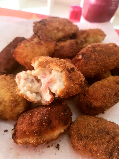 Una foto de Croquetas de jamón y pollo