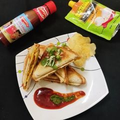 A picture of Aloo matar Sandwich.