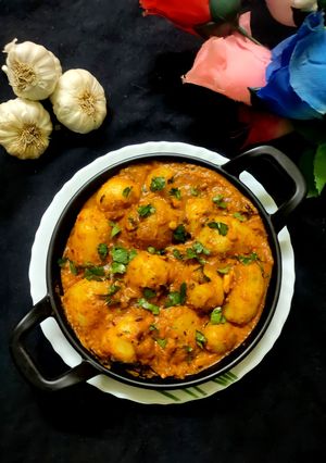 লাসুনি আলু (Lasooni aloo recipe in bengali) রেসিপির প্রধান ছবি