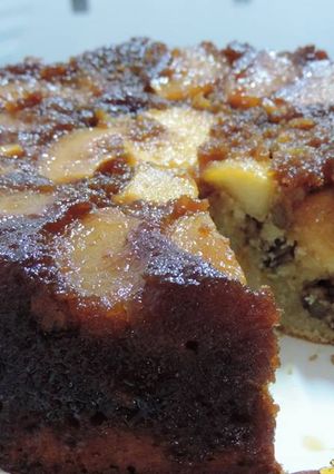 Una foto de Torta de manzanas, canela y nueces