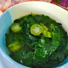 รูปของ Sayur bening daun kelor oyong super simpel