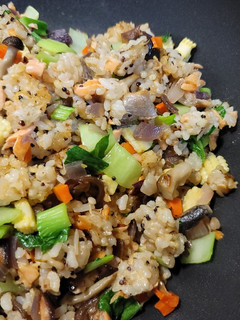 鹽漬鮭魚什錦炒飯 的食譜成品照片